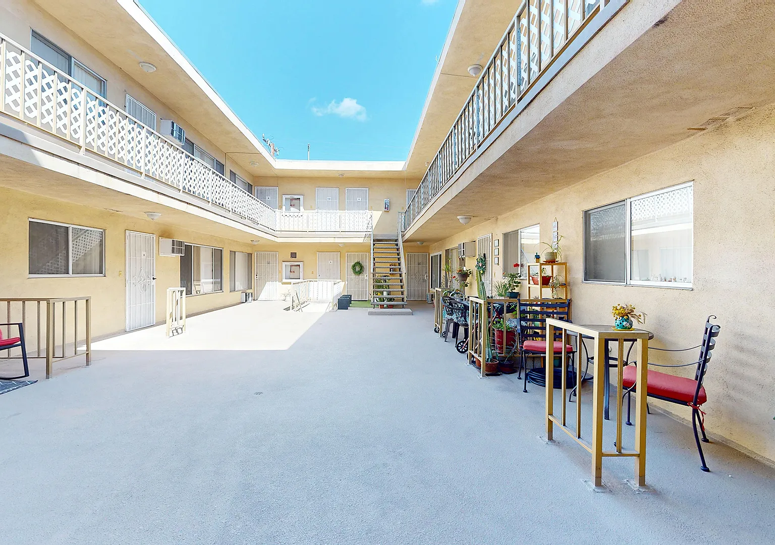 1 bed, 800 sqft, $2,100 — Photo 2