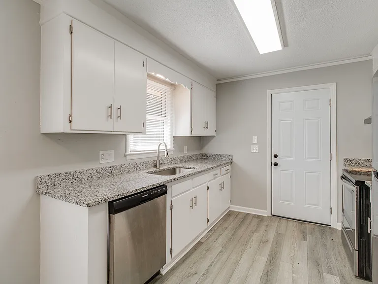 7712 Burdell Dr — Photo 9