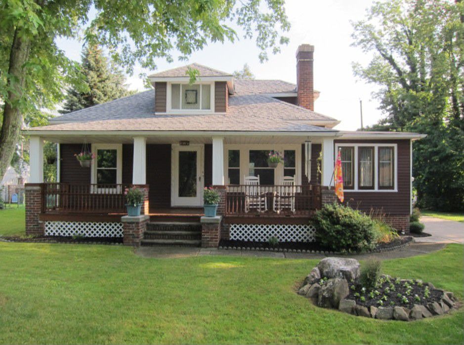 Front featuring porch