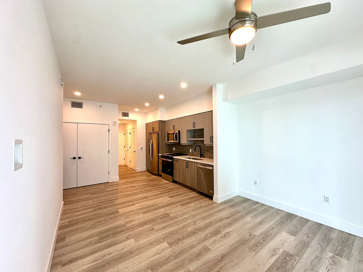Building Photo - 160 NW 32nd St #S2