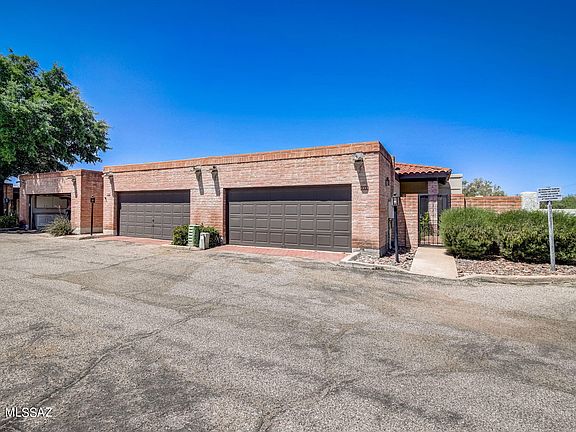 2nd image of 2341 N Avenida Barcolle