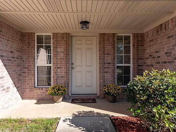 4th image of 3014 Ozark Dr
