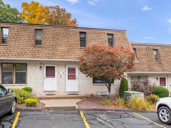 32 Granby Hts #32, Granby, MA 01033