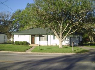 605 N Center St, Weimar, TX 78962