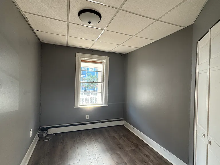 16 Blaine Ave #1R — Photo 6