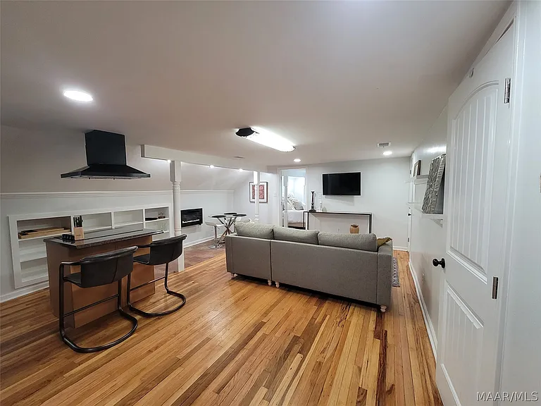 2137 Madison Ave — Photo 7
