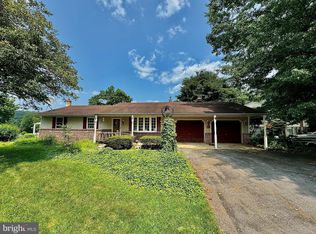 5 Walnut Ln, Bechtelsville, PA
