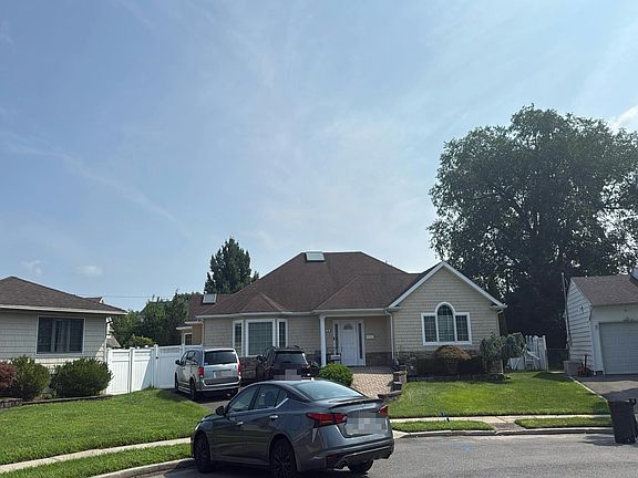 3rd image of 10 Abbey Ct