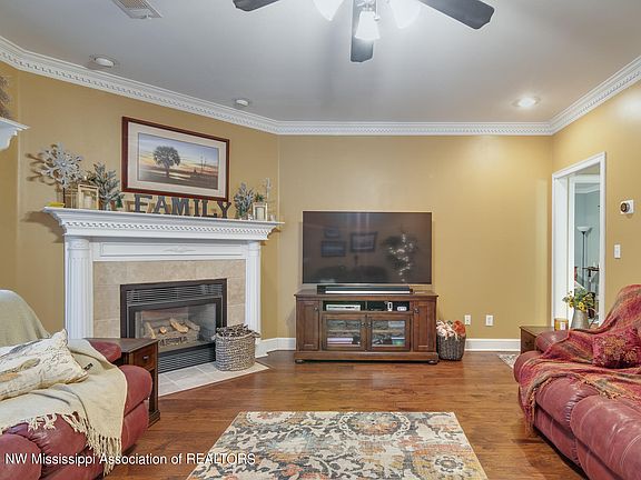 2nd image of 4643 Chalice Dr