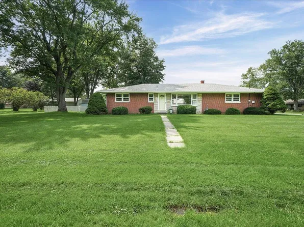 3605 Sunset Dr, Valparaiso, IN 46383