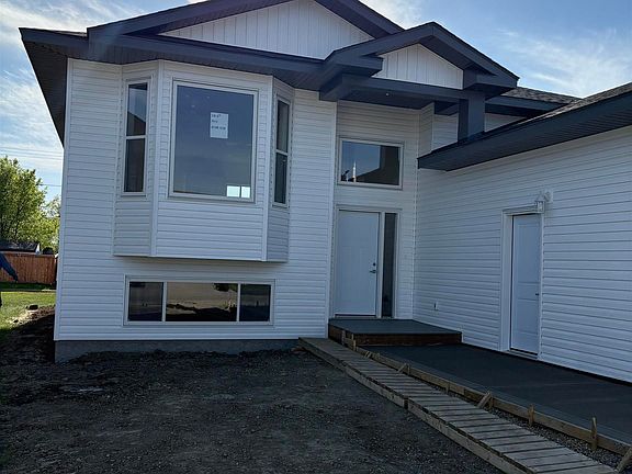 2nd image of 6 4th Ave N