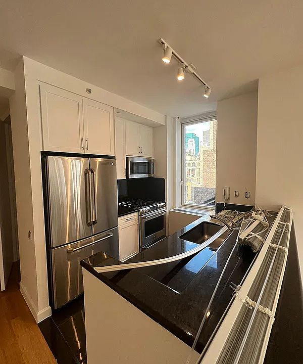 1st image of 339 W 29th St #10