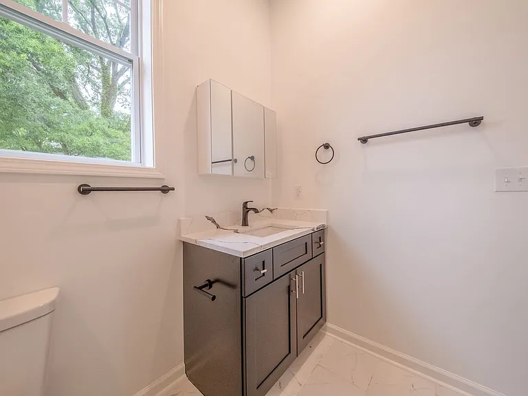 824 Chandler Ave — Photo 16