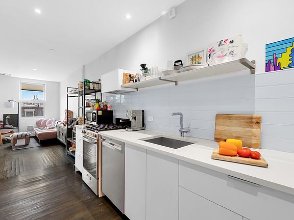 3rd image of 352 W 123rd St APT 4