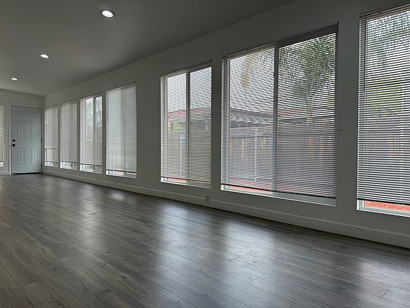 5th image of 27280 Norwood St