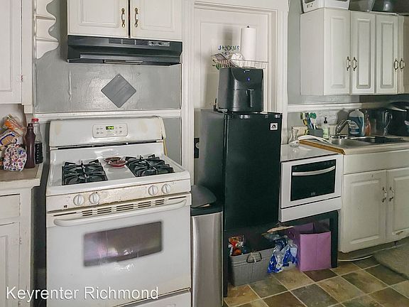 5th image of 2502 Robert Moore Cir