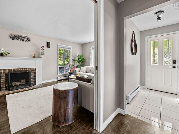 3rd image of 7 Crabapple Ln