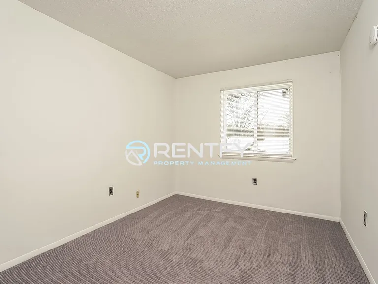 2205 Sunderland Rd — Photo 10