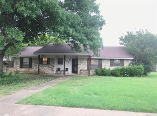 402 Hillcrest Dr, Midlothian, TX 76065