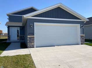 3826 32nd St S, Moorhead, MN 56560