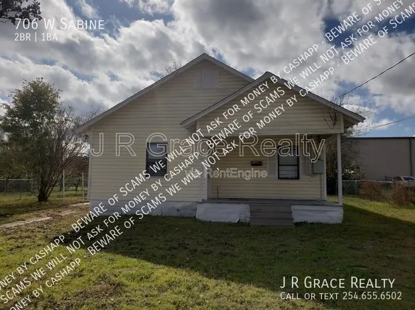 706 W Sabine St, Groesbeck, TX 76642