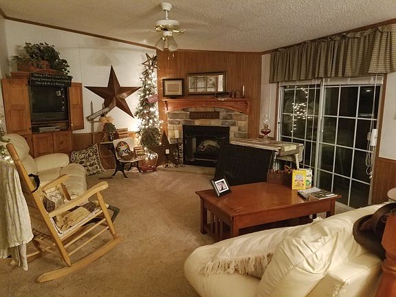 Den has sliding door