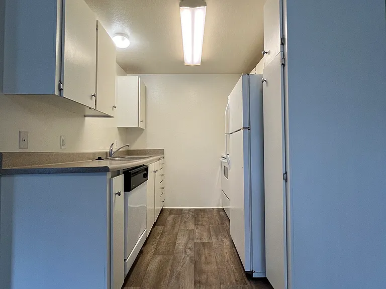 Sunset Ridge Apartments — Photo 25