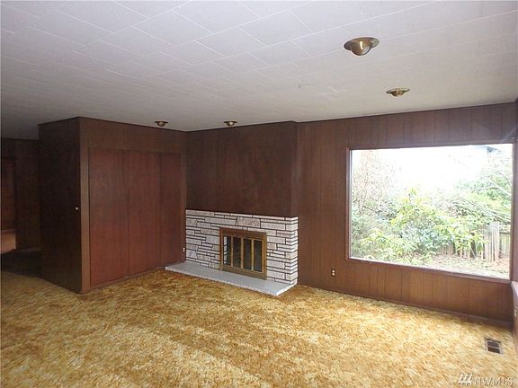 Master bedroom looking west 