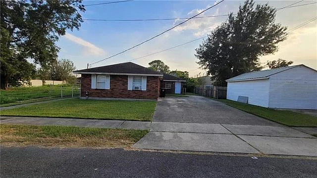 2 bed, 1.0 bath, 900 sqft, $1,400 — Photo 2