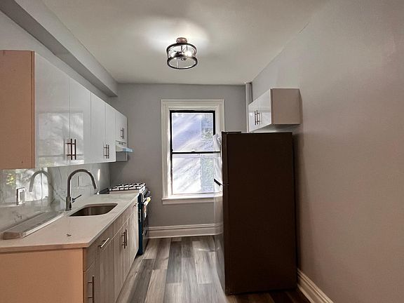 2nd image of 122 Corbin Ave #402A