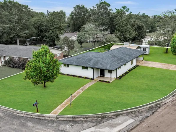 215 Southview Dr, Henderson, TX 75654