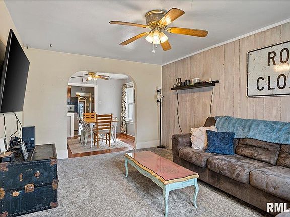 5th image of 1128 W Elliott Ave