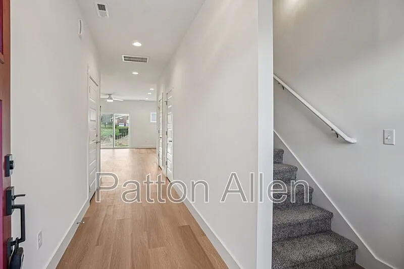 3 bed, 2.5 bath, 1592 sqft, $1,995 — Photo 4
