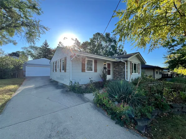 2805 E 39th Ct, Des Moines, IA 50317