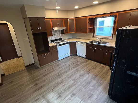 5th image of 6938 Schneider Ave