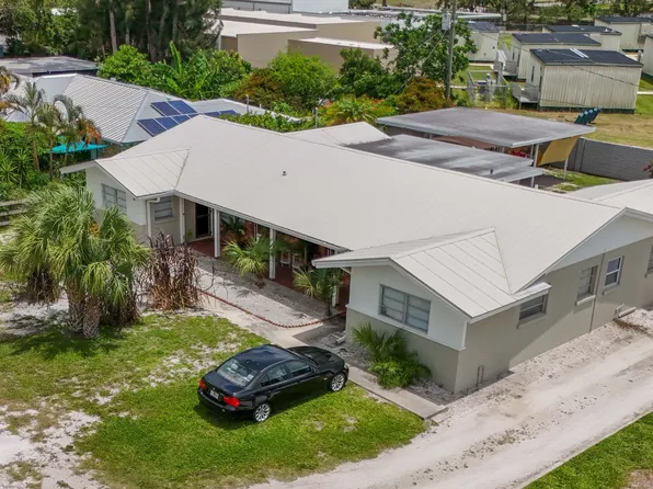 2152 Bay St #A, Sarasota, FL 34237