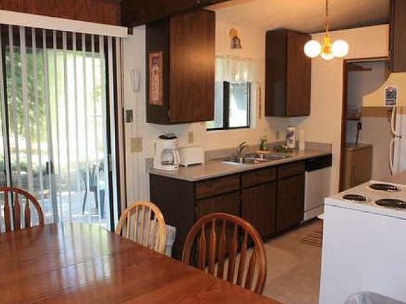 2nd image of 6415 Chamberland Dr