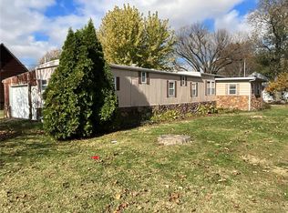 811 N Monroe St, Litchfield, IL 62056