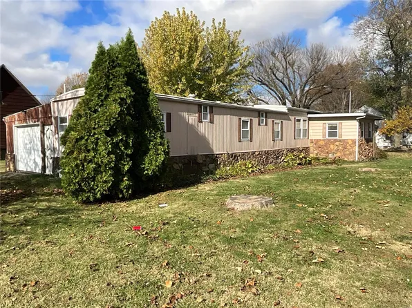 811 N Monroe St, Litchfield, IL 62056