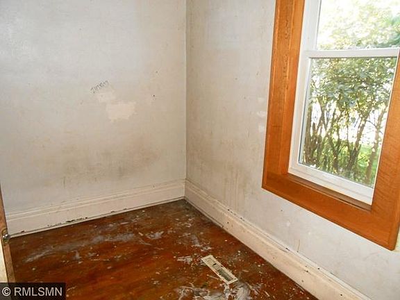 5th image of 84 Jessamine Ave W