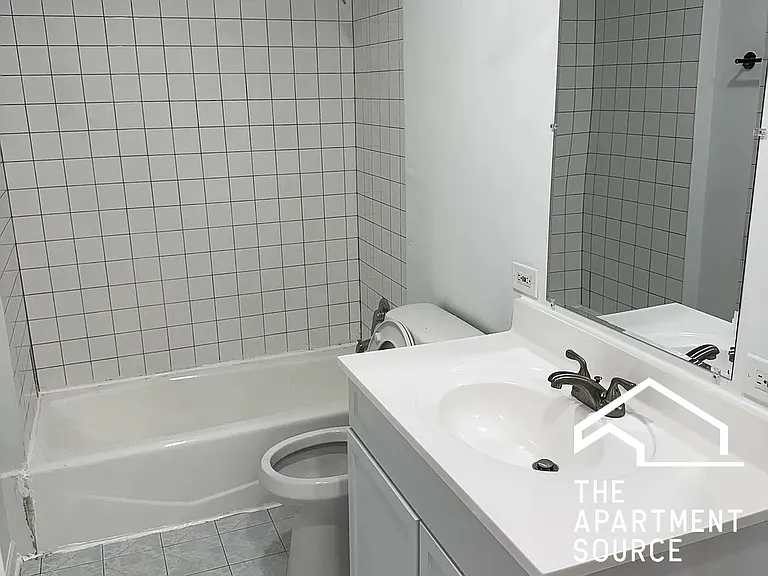 1017 N La Salle Dr #1 — Photo 4