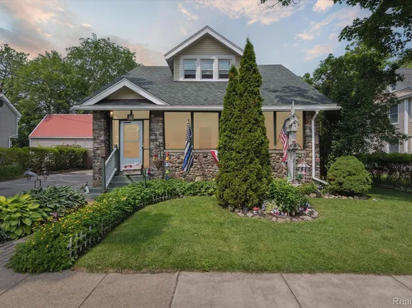 210 Washington St, Holly, MI 48442