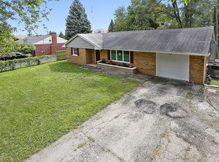 1091 Reckinger Rd, Aurora, IL 60505