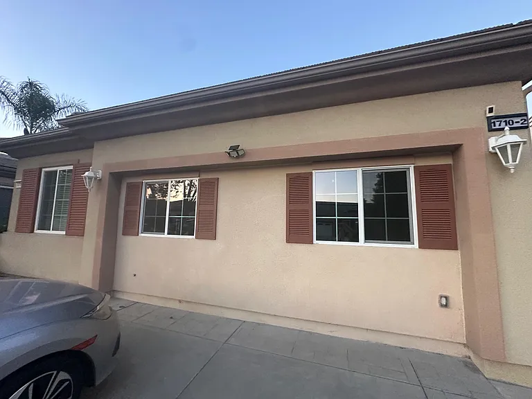 1710 Golden Way #B — Photo 4
