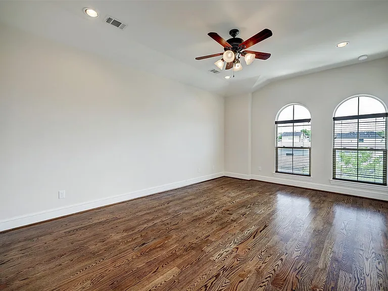 2401 Radcliffe St — Photo 12