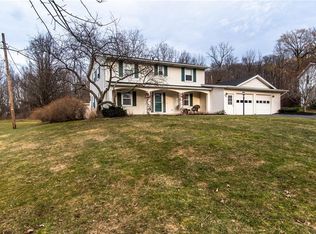 10 Valley Green Cir, Penfield, NY 14526