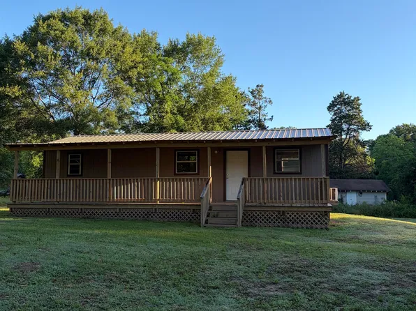 111 E Hughes St, Daingerfield, TX 75638