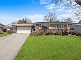 1280 Fairwood Dr, Elgin, IL 60123