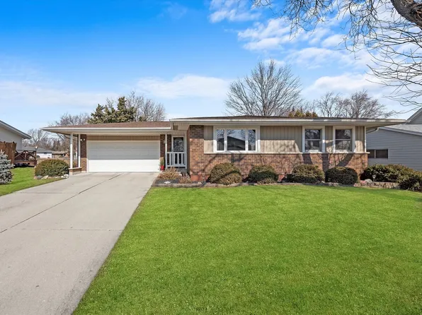 1280 Fairwood Dr, Elgin, IL 60123