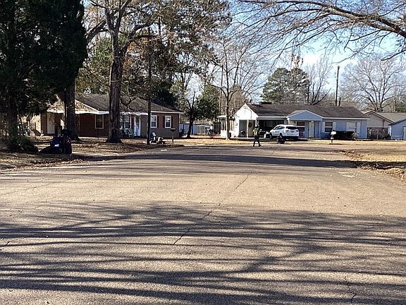 5th image of 608 Cypress St